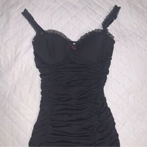 sinched black mini bodycon dress 🌹